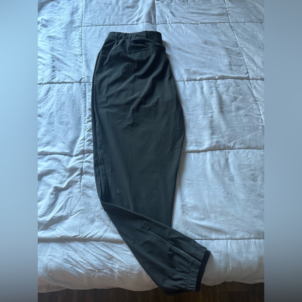 Lululemon surge jogger men’s size XL graphite grey